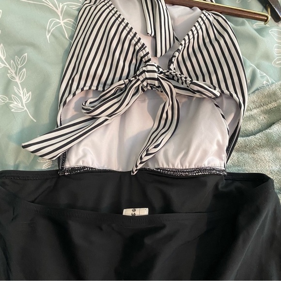 * COCOSHIP One Piece Swimsuit Striped Wrap Top Size 10 Black White - Picture 8 of 11